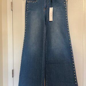 Zigoss medium wash wide leg jeans.